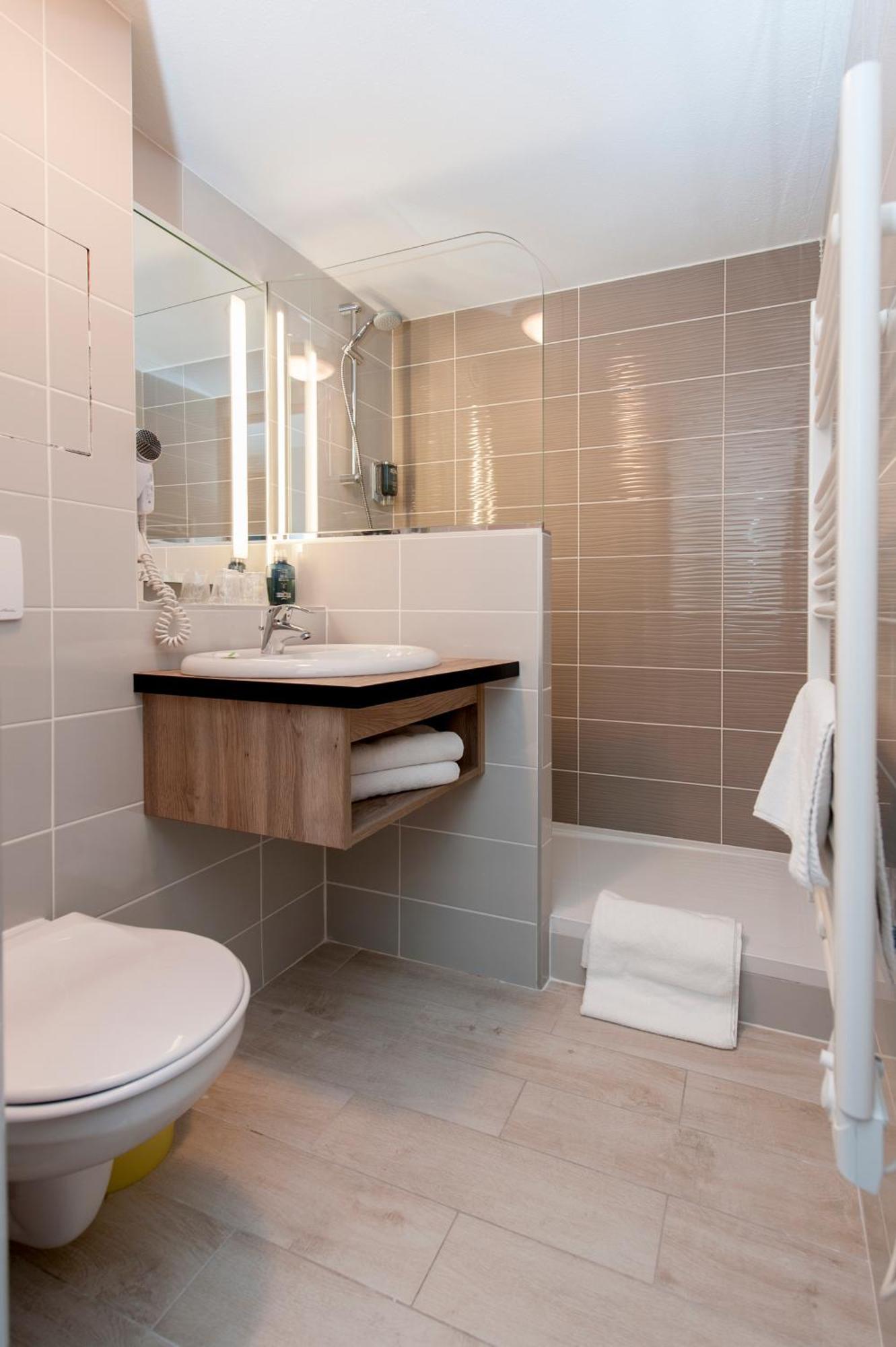 Brit Hotel Avignon Sud Le Calendal Экстерьер фото
