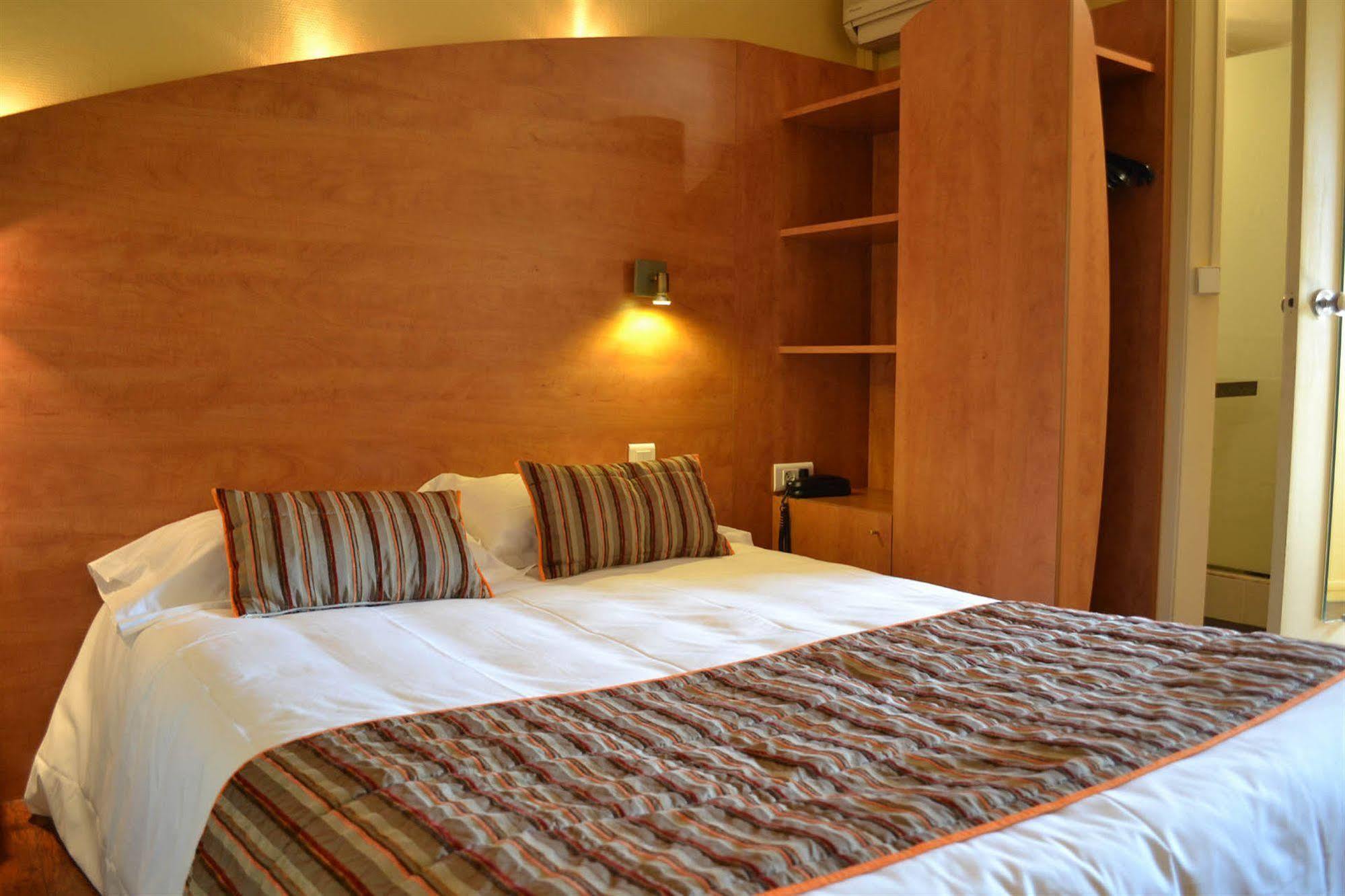 Brit Hotel Avignon Sud Le Calendal Экстерьер фото
