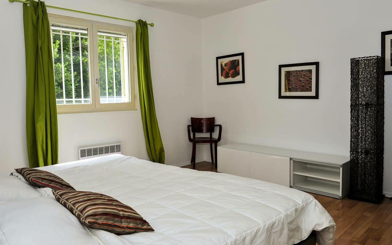 Brit Hotel Avignon Sud Le Calendal Экстерьер фото